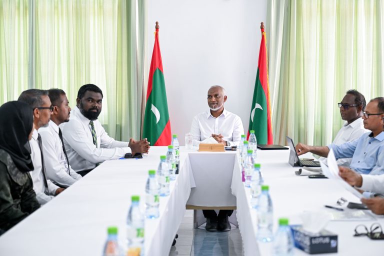 ރައީސް ކުމުންދޫ ކައުންސިލާއި ބައްދަލުކުރައްވައިފި