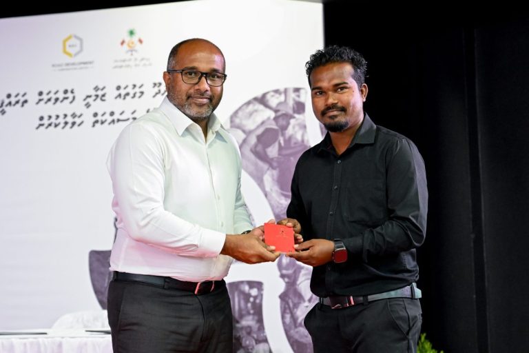 މަކުނުދޫގައި ޕާސްޕޯޓު ދޫކުރުމުގެ ޚިދުމަތް ފަށައިފި