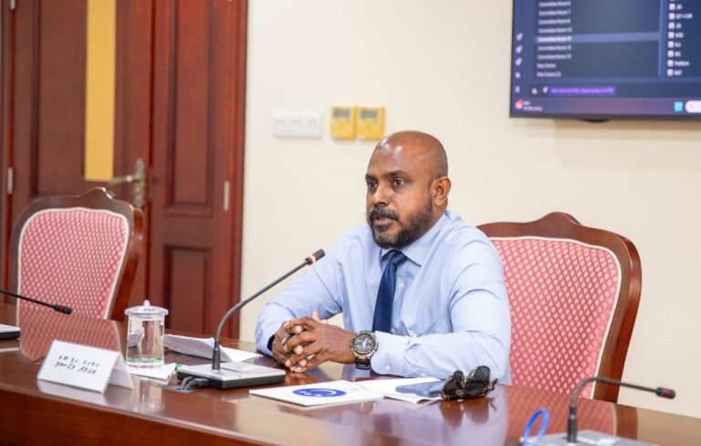 އެޗްއާރުސީއެމްގެ މެންބަރުކަމަށް އަހުމަދު މަޤުސޫމް އައްޔަން ކުރަން މަޖިލީހުން ރުހުންދީފި