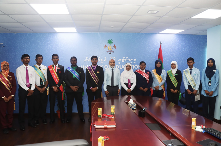 ޗައިނާ ޔޫތު އެކްސްޗޭންޖް ޕްރޮގްރާމްގައި ބައިވެރިވާ ދަރިވަރުނާ މިނިސްޓަރ ބައްދަލުކުރައްވައިފި