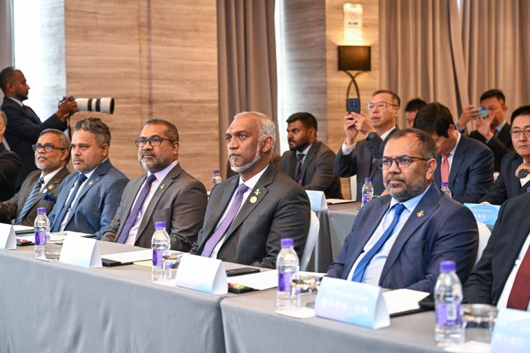 ރާއްޖެއާއި ޗައިނާއާ ދެމެދު އެކިދާއިރާތަކުން އެއްބާރުލުންދިނުމާބެހޭ ފަހުމުނާމާތަކެއްގައި ސޮއިކޮށްފި