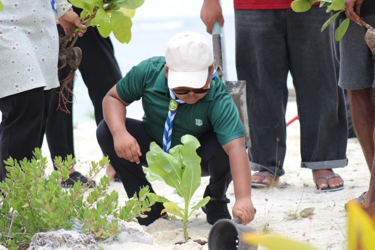 5 މިލިއަން ގަސް އިންދުމުގެ ޕްރޮގްރާމްގެ ތެރެއިން ދާންދޫ ހިއްކި ސަރަހައްދުގައި 3000 ގަސް އިންދައިފި