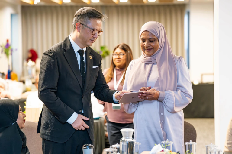 ނޭޝަނަލް ޕޮލިސީ އޮން އޭޖިންގް ލޯންޗުކޮށްފި