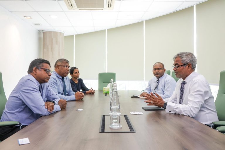 ފަތުރުވެރިކަމުގެ ގޮންޖެހުންތަކާއި ފުރުސަތުތަކާ ގުޅޭގޮތުން ބީއެމްއެލް އަދި ޔޫނިއަން ބޭންކްގެ އިސްވެރިންނާ މަޝްވަރާ ކުރައްވައިފި