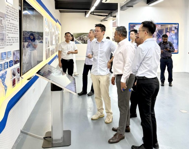 އެންމެ ބޮޑު މަވޭ އެކުއަޓިކް ޕްރޮޑަކްޓްސް ޓްރޭޑިން ސެންޓަރަށް ވަޒީރު ޝިޔާމް ޒިޔާރަތް ކުރައްވައިފި