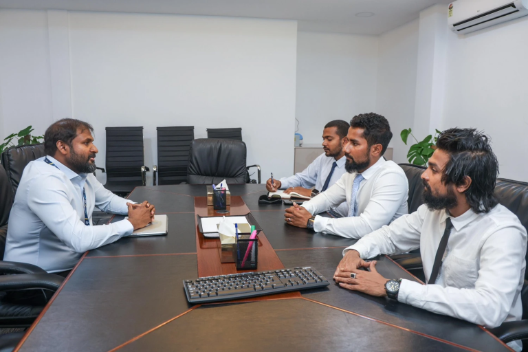 5 މިލިއަން ގަސް އިންދުމުގެ މަޝްރޫޢުގެ އޮފިޝަލުން އެމް.އޭ.ސީ.އެލްއާއި ބައްދަލުކޮށްފި