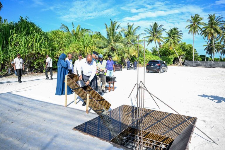 ނިލަންދޫގައި އަލަށް އިމާރާތްކުރާ ފުލުހުންގެ މަރުކަޒުގެ ޢަމަލީ މަސައްކަތް ފަށައިފި