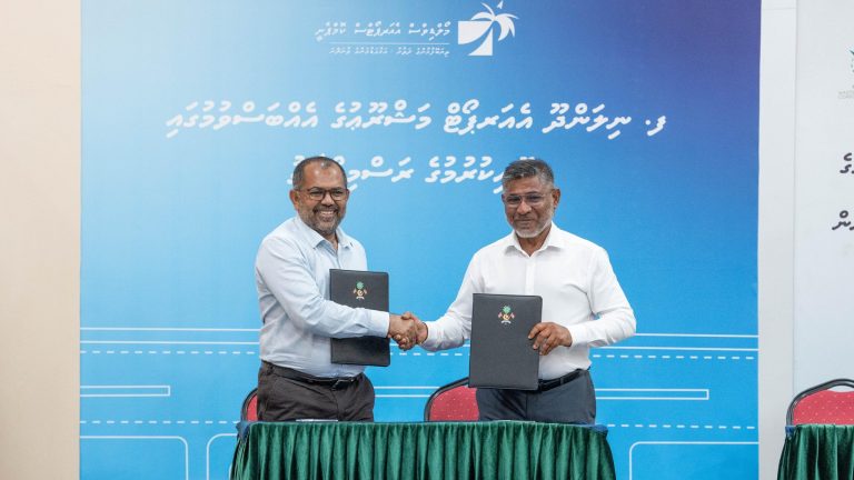 ނިލަންދޫ އެއާޕޯޓު މަޝްރޫއުގެ އެއްބަސްވުމުގައި ސޮއިކޮށްފި