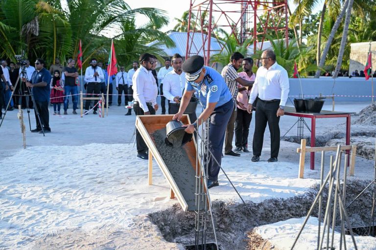 ފީއަލީގައި އަލަށް އިމާރާތްކުރާ ފުލުހުންގެ މަރުކަޒުގެ ޢަމަލީ މަސައްކަތް ފަށައިފި