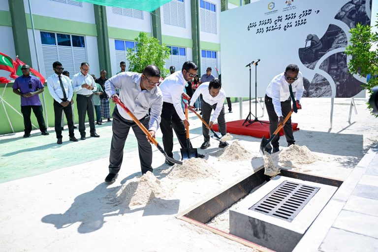 ކޮޅުފުށީ މަގުތައް ޒަމާނީ ފެންވަރަށް ތަރައްޤީކުރުމުގެ އަމަލީ މަސައްކަތް ފަށައިފި