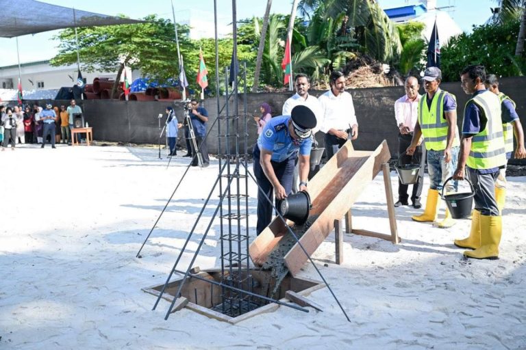 ފެލިދޫގައި އަލަށް އިމާރާތްކުރާ ފުލުހުންގެ މަރުކަޒުގެ ޢަމަލީ މަސައްކަތް ފަށައިފި