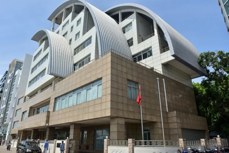 ކޮންމެހެން ކުރަންޖެހޭ ދަތުރުތައް ނޫނީ ނޭޕާލަށް ނުކުރުމަށް އެދެފި