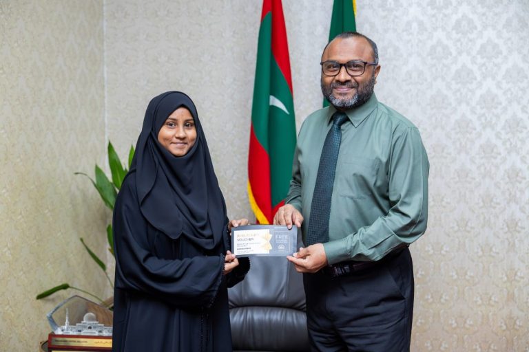 ޤުރުއާން ހިތުދަސްކޮށް ނިންމާ ޙާފިޡުންނަށް ބުރުޒު ކޭޓަރިން އިން ޚާއްސަ އިނާމެއް ދޭން ފަށައިފި