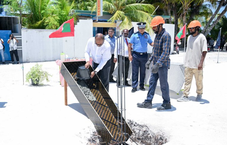 މަގޫދޫގައި އަލަށް އިމާރާތްކުރާ ފުލުހުންގެ މަރުކަޒުގެ ބިންގާ އަޅައިފި