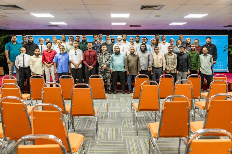 އޮސްޓްރޭލިއަން ނޭވީ އިމާމު މޮގަތު މަޖްދީ ޢީސާގެ ސެޝަނެއް އިމާމުންނަށް ކުރިއަށް ގެންގޮސްފި