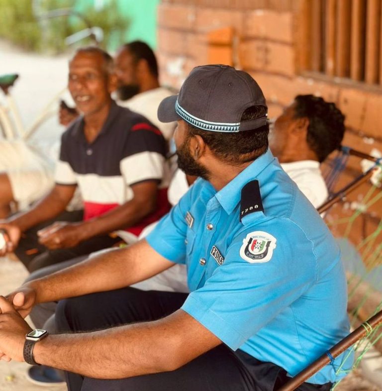 ސްކޭމްގެ މައްސަލަތަކުން ރައްކާތެރިކުރުވުމަށް މައުލޫމާތު ދިނުމުގެ ހަރަކާތެއް ކިހާދޫގައި ކުރިއަށް ގެންގޮސްފި