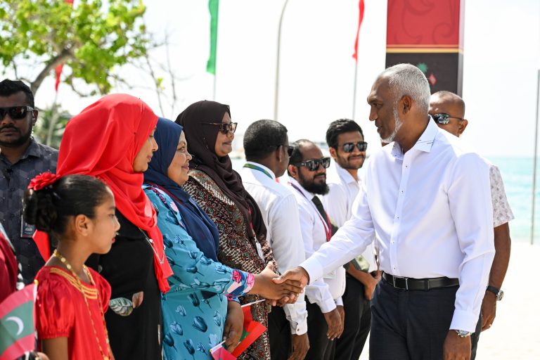 ފުވައްމުލަކާއި އައްޑު އަތޮޅަށް ކުރައްވާ ދަތުރުފުޅެއްގައި ރައީސް ފުރާވަޑައިގެންފި