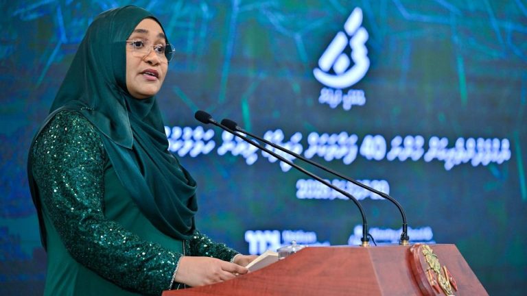 ނުކުޅެދުންތެރިކަން ހުންނަ ފަރާތްތަކަށް ބޭނުންވަނީ އަސާސީ ބޭނުންތައް އަމިއްލަ މަސައްކަތުން ފުއްދުމުގެ އަބުރުވެރި ފުރުޞަތު: މެޑަމް ސާޖިދާ