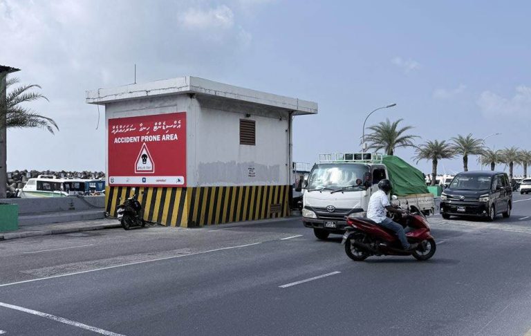 ބޮޑުތަކުރުފާނު މަގުގެ ވަކި ސަރަހައްދެއްގައި އެކްސިޑެންޓް ގިނަވާތީ ސަމާލުވާން އެދިއްޖެ