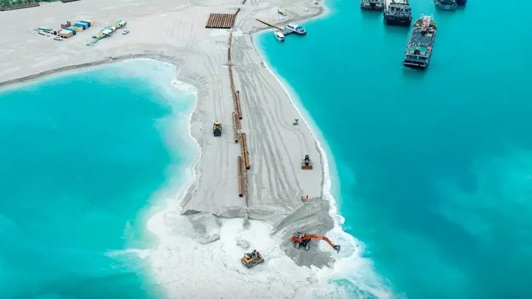 ހުޅުމާލޭ ފޭސް 3 ގެ ބިން ހިއްކަމުންދާތީ އެ ސަރަހައްދުން ދަތުރުކުރާ އުޅަނދުތަކުން ސަމާލުވުމަށް އަންގައިފި