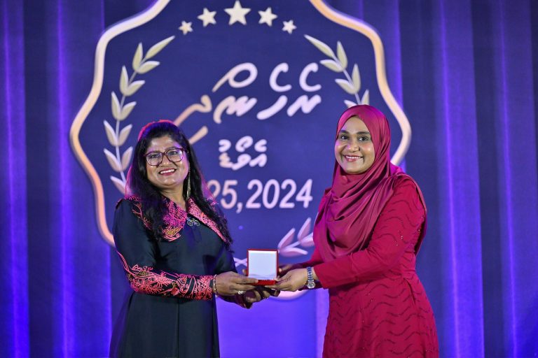 15 މީހަކަށް ރެހެންދި އެވޯޑު ދީފި