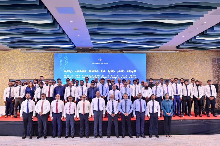 ތާރީޚީ ދުވަހެއް: އަމިއްލަ ކުންފުނިތަކަށް 200 އަށް ވުރެ ގިނަ މަޝްރޫޢު ހަވާލުކޮށްފި