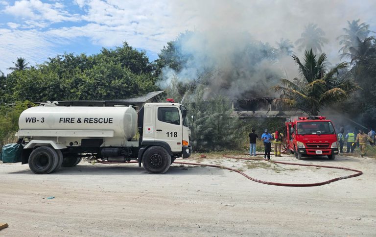 ފަރުކޮޅުފުށީގައި ހުރި އިމާރާތެއްގައި އަލިފާން ރޯވެއްޖެ
