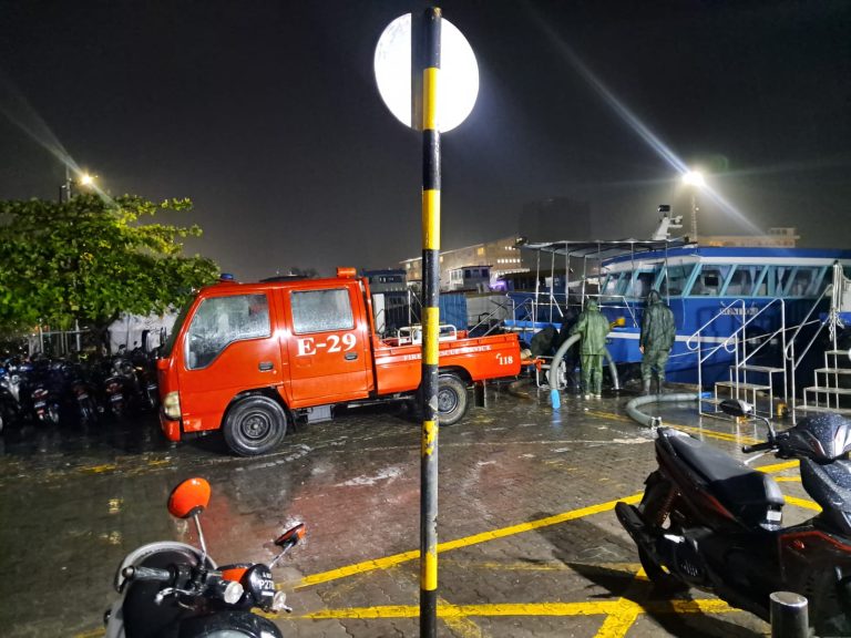 މާލޭ ފެންބޮޑުވަމުން ދާތީ، ފެން ހިންދަން ސިފައިން ނުކުމެއްޖެ