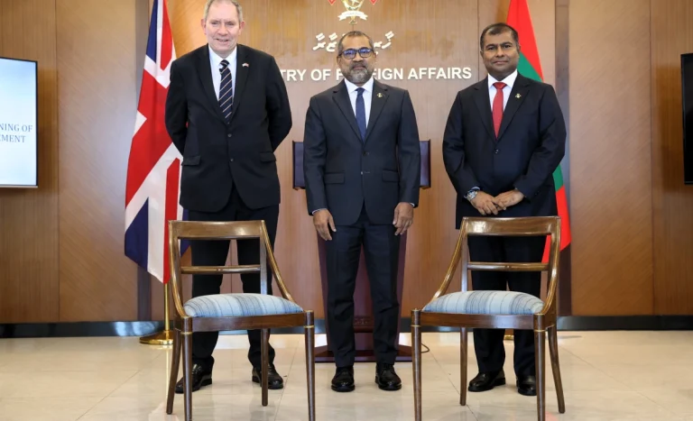 މިނިވަންކަމުގެ އެއްބަސްވުން: ރަސްމިއްޔާތުގައި ބޭނުންކުރެއްވި ދެ ގޮނޑިކޮޅު ސަރުކާރަށް