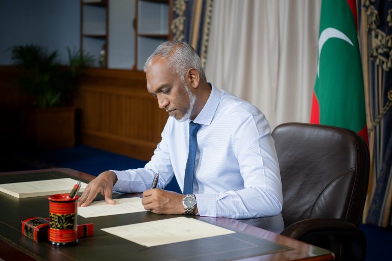 އަތޮޅު ކައުންސިލު އުވާލުމާއި ކައުންސިލަރުން މަދު ކުރުމުގެ ބިލު ތަސްދީގުކޮށްފި