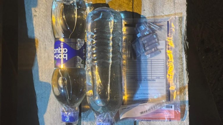 ކުރެންދޫން ބަނގުރަލާއި މަސްތުވާތަކެތި ހޯދައި ފުލުހުންގެ ބެލުމުގެ ދަށަށް ގެންގޮސްފި