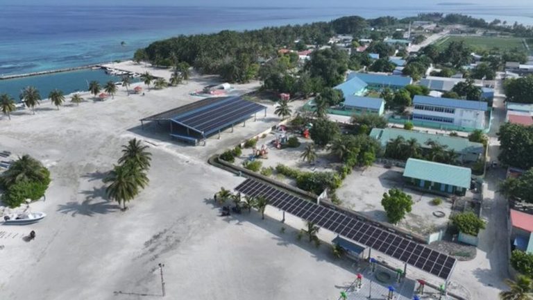 ވާދޫގައި ސޯލާ-ޑީސަލް-ބެޓެރީ ހައިބްރިޑް ނިޒާމެއް ޤާއިމުކުރަނީ