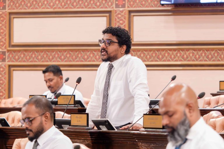 މައުރޫފް ހޮސްޕިޓަލަށް ގެންދިޔައީ ފުލުހުންގެ ބަންދުގައި ހުއްޓާ ދިމާވިކަމަކާ ގުޅިގެނެއް ނޫން: ފުލުހުން