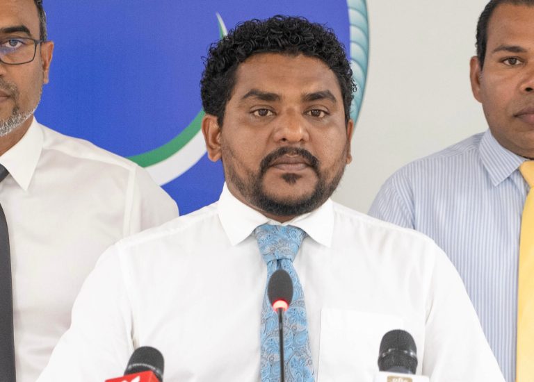 މެމްބަރު މައުރޫފް ފުލުހުންގެ ބަންދުން ދޫކޮށްލައިފި