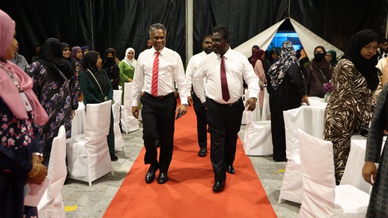 ކައުންސިލުގެ ޖަލްސާ ކުރިއަށްނުގެންދެވީ ކޯރަމް ހަމަވިފަހުން: ޑެޕިއުޓީ މޭޔަރ