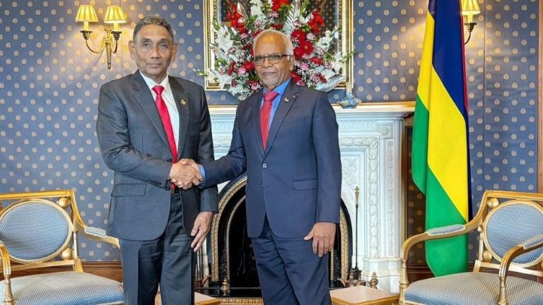 މޮރީޝަސްގެ ރައީސް ރާއްޖެއިން އެގައުމަށް ކަނޑައަޅުއްވައިފައިވާ ސަފީރާ މީގެ ކުރިން ބައްދަލުކުރެއްވުމެއްގެ ތެރެއިން--