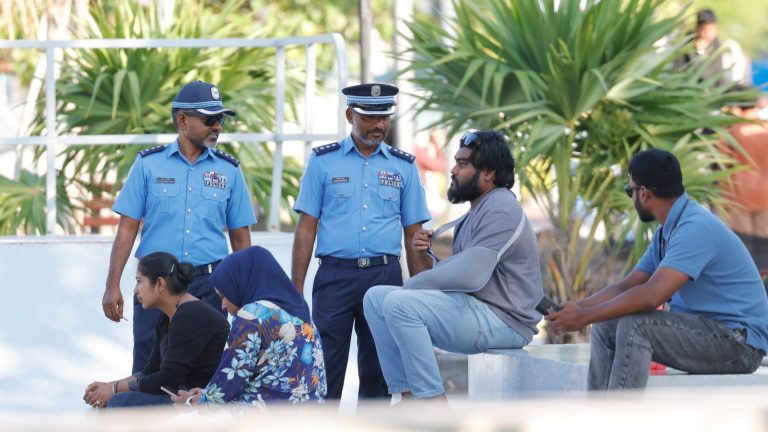 މާލޭގައި ފުލުހުން ވޯކް އެންޑް ޓޯކް ހަރަކާތެއް ކުރިއަށްގެންގޮސްފި