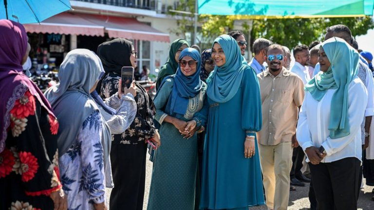 ކެމްޕޭންގެ ފޯރިގަދަކުރުމަށް ފަސްޓްލޭޑީ ގދ. ތިނަދޫއަށް ވަޑައިގެންފި