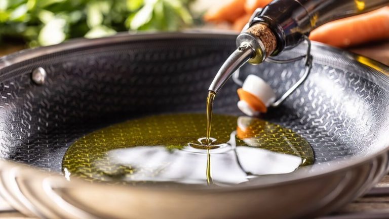 އޮލިވް އޮއިލްއަކީ ސިއްހީ އިންގިލާބެއްތަ؟