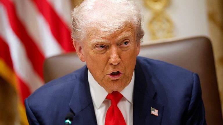 އެމެރިކާގެ ރައީސް ޑޮނަލްޑް ޓްރަމްޕް