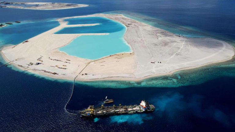 ގިރާވަރުފަޅު ބިން ހިއްކުމުގެ މަސައްކަތް އަންނަމަހަށް ނިންމައި، ޖޫންމަހު ގޯތި ދޫކުރަން ފެށޭނެކަަމަށް ރައީސުލްޖުމްހޫރިއްޔާ ޑރ. މުހައްމަދު މުއިއްޒު ވިދާޅުވޭ