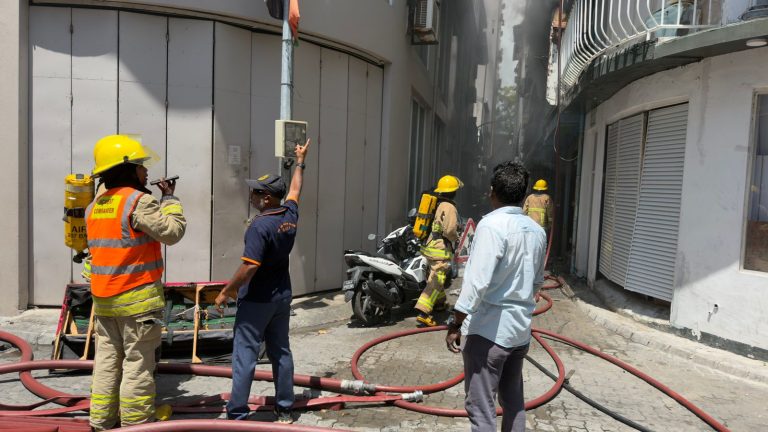 މާލޭ ގެއެއްގައި ރޯވެ އަނދަނީ