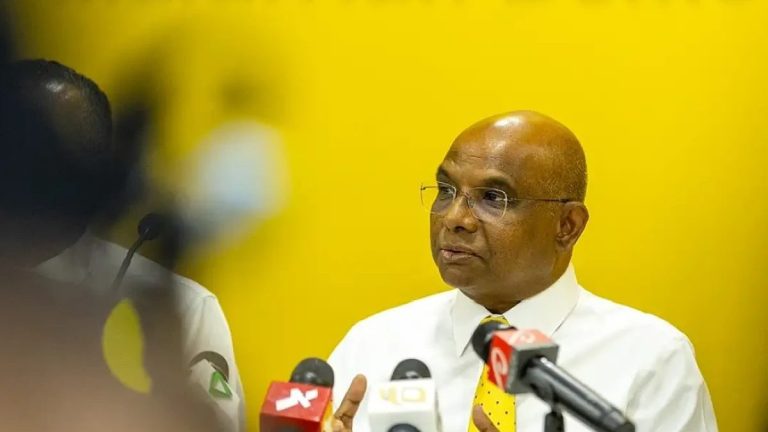 ކަނަކު އިޝާ ނަމާދަށް ދާހެން: ޝާހިދު ގޮސް ހޫނުފެނަށް ވެއްޓިއްޖެ