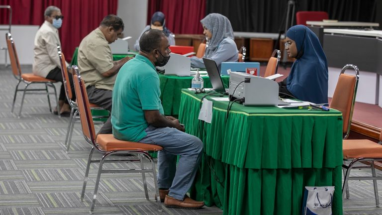 ހޮނިހިރު ދުވަހު މާލޭގައި ގޮވާމުން ފިޠުރު ޒަކާތް ބަލައިގަންނަން ފަށަނީ