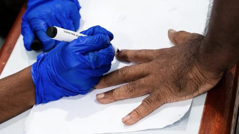 ވޯޓުލުމުގެ ހައްގު އަދާކުރުމަށް ރައީސް އިލްތިމާސްކުރައްވައިފި