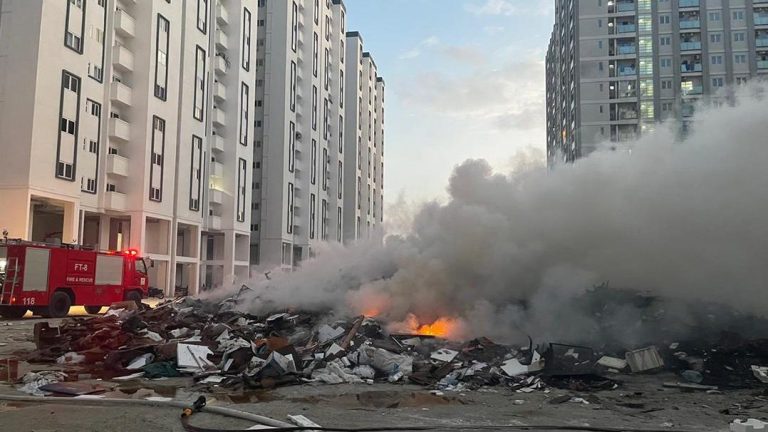 ދޯދި ފުލެޓް 11 ކައިރީ ހުރި ކުނިތަކެއްގައި ރޯވި އަލިފާން