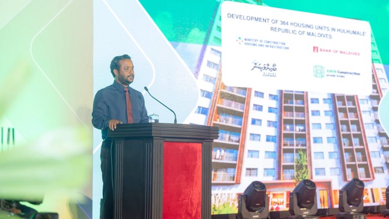 ހައުސިން މިނިސްޓަރު މުއްތަލިބް ވާހަކަދައްކަވަނީ.--