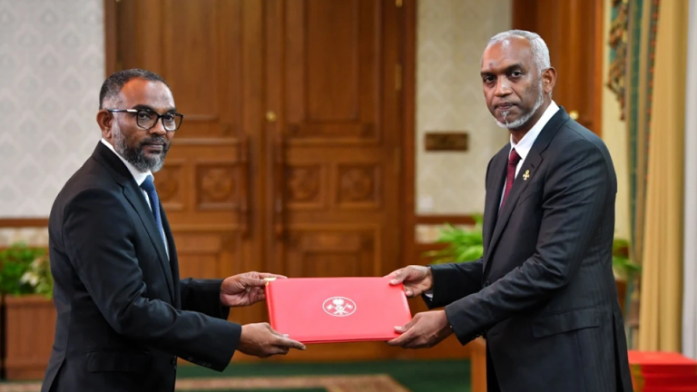 އަލީ އާރިފް އިސްތިއުފާ ދެއްވައިފި ރައީސް އޮފީހުގެ މިނިސްޓަރު އަލީ އާރިފް