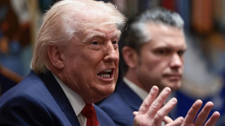 އެމެރިކާގެ ރައީސް ޑޮނަލްޑް ޓްރަމްޕް 