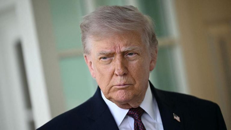 އެމެރިކާގެ ރައީސް ޑޮނަލްޑް ޓްރަމްޕް